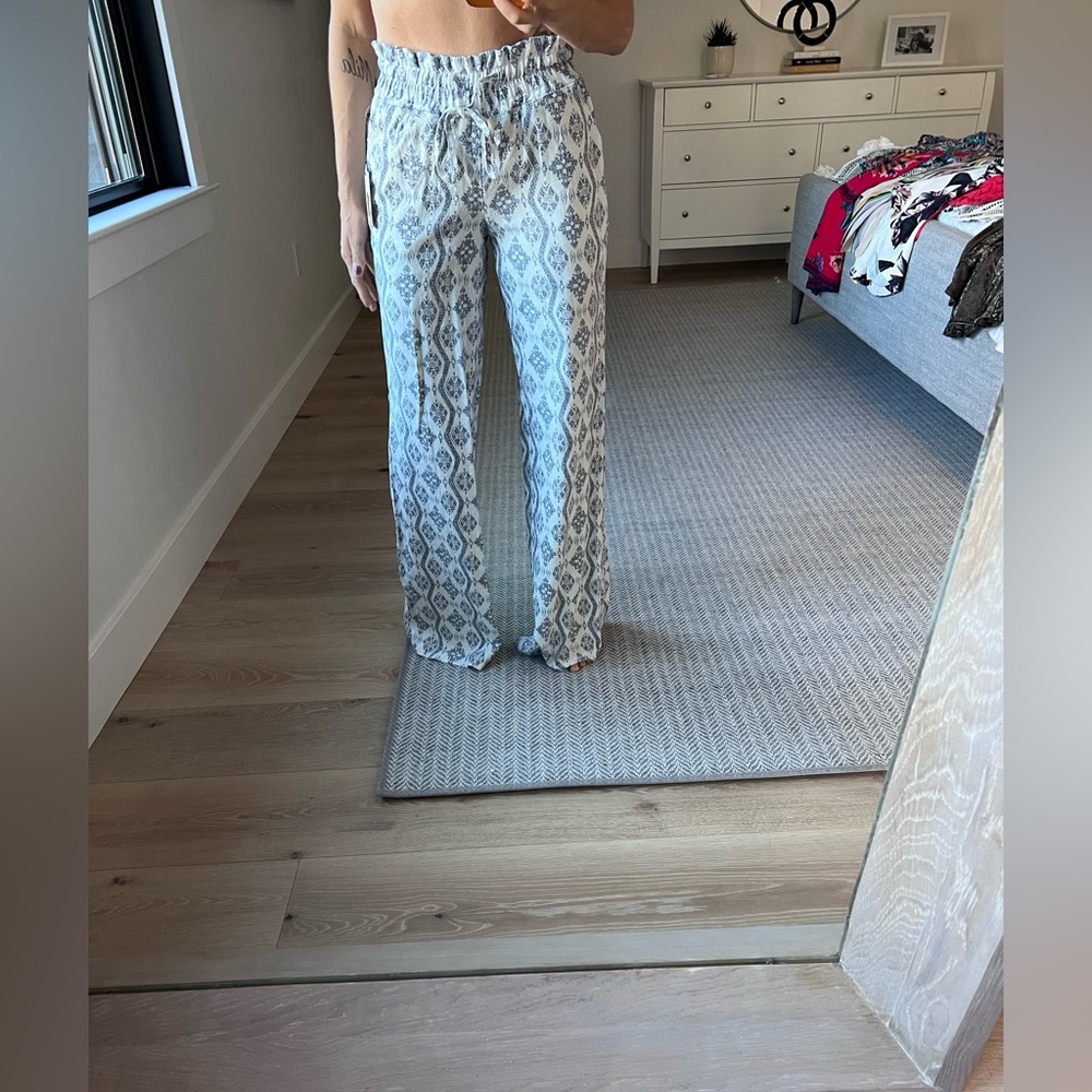 Wide leg pants size small
